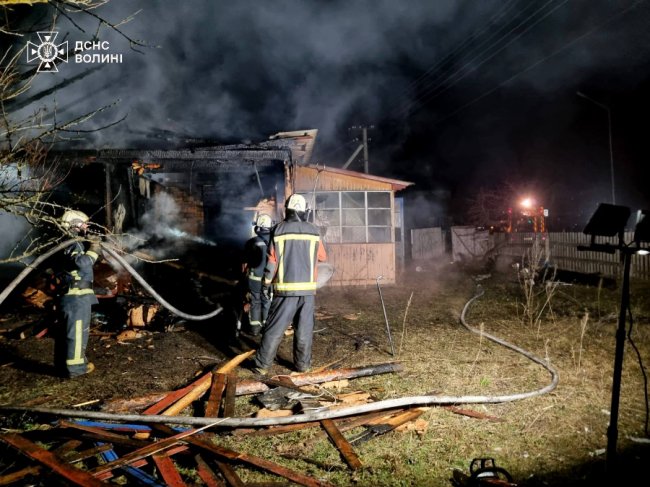 На Волині вогонь повністю охопив будинок: загинули матір та син
