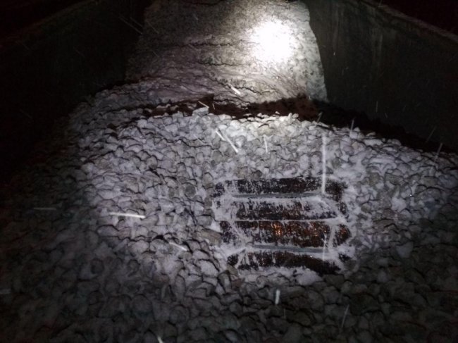 На «Ягодині» у вагонах зі щебенем знайшли контрабанду на десятки тисяч гривень