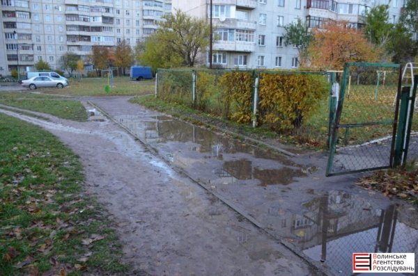 У Луцьку діти змушені «допливати» у садок 