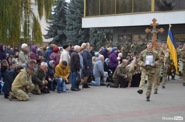 «Він захищав не лише свою сім‘ю»: у Луцьку попрощалися з Героєм. ФОТОРЕПОРТАЖ