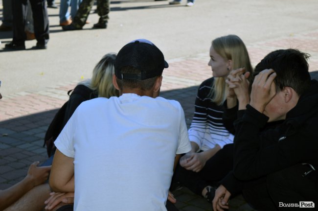 Обличчя пікету: «прихильники Тиводара» ховалися від камер та хамили