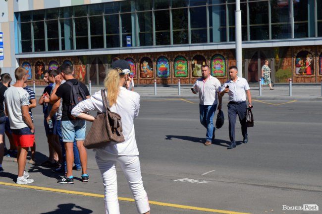 Обличчя пікету: «прихильники Тиводара» ховалися від камер та хамили