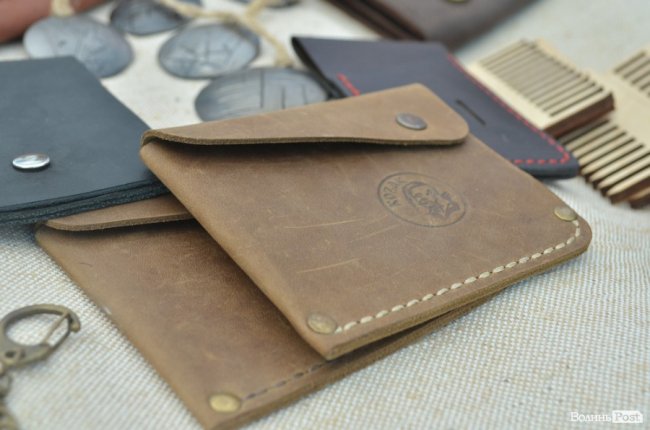 Від і до: які і за скільки сувеніри везуть з «Бандерштату». ФОТО