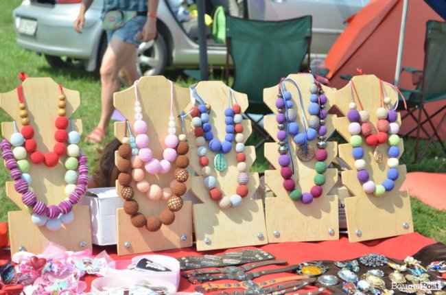 Від і до: які і за скільки сувеніри везуть з «Бандерштату». ФОТО