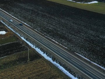 З висоти пташиного польоту показали оновлену дорогу біля волинського міста. ФОТО