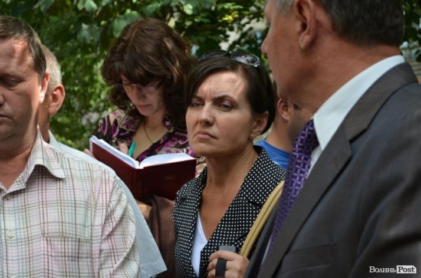 З будинку, що обвалився, виселяють людей