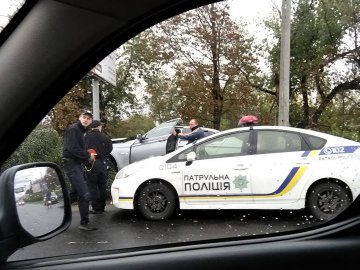 У Луцьку «беха» злетіла з дороги