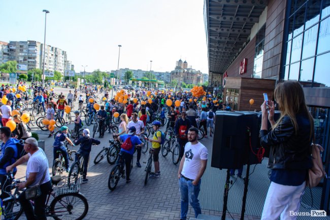 З дітками, собакою та у вишиванках: як лучани провели «Велодень-2019». ФОТО