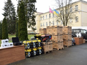 Дрони й автомобілі: волинським прикордонникам передали чималу допомогу