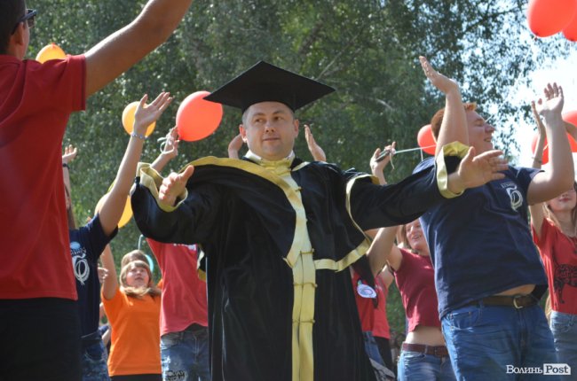 Танець від ректора і завдання від губернатора: як у луцькому «політесі» першачків зустрічали. ФОТО