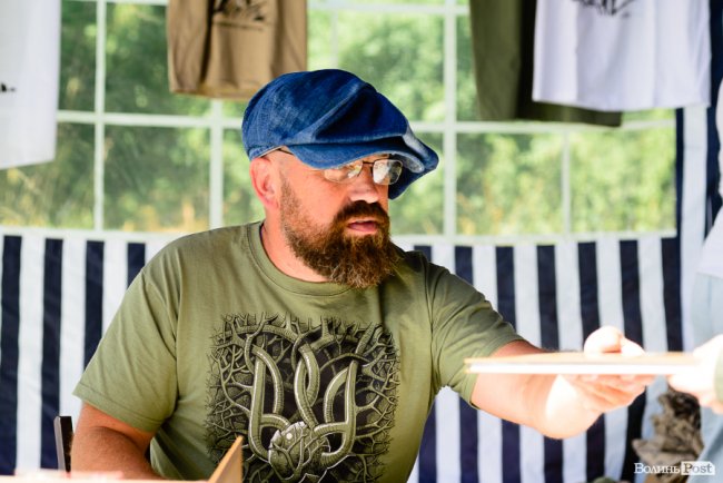 Патріотичні гутірки та захопливі бої: як минає другий день атмосферного «Бандерштату». ФОТО