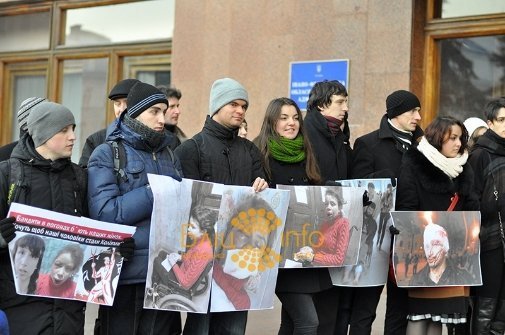 Акції на підтримку Чорновол в Рівному та Івано-Франківську. ФОТО
