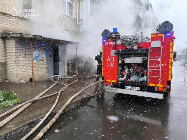 У Луцьку сталася пожежа в підвалі будинку: евакуювали дитину