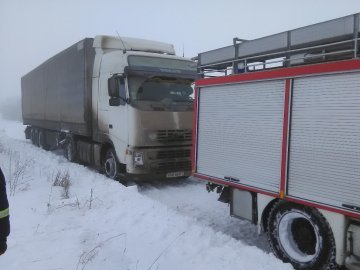На Волині зі снігового полону звільнили 5 автівок