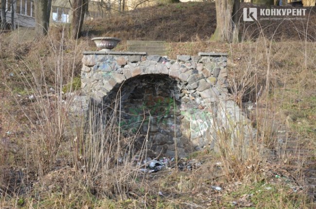 Важко повірити, що колись тут грали музики