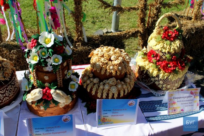 До Володимира привезли короваї з усієї області. ФОТО