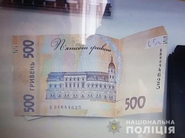 Водій-порушник за 500 гривень хотів «відмазатись» від волинських поліцейських