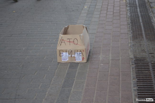 «Ті, хто воюють за гроші, - не воїни», - луцький вуличний музикант