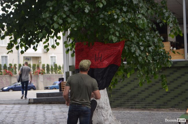 «Ті, хто воюють за гроші, - не воїни», - луцький вуличний музикант