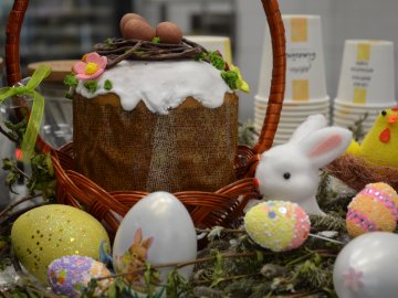 Традиційні писанки, яскраві курчатка і апетитні паски: великодній Луцьк. ФОТОРЕПОРТАЖ