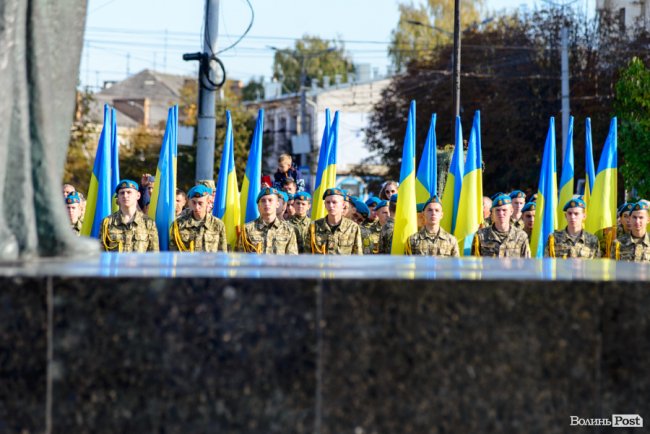 У центрі Луцька майже пів тисячі ліцеїстів склали присягу. ФОТО