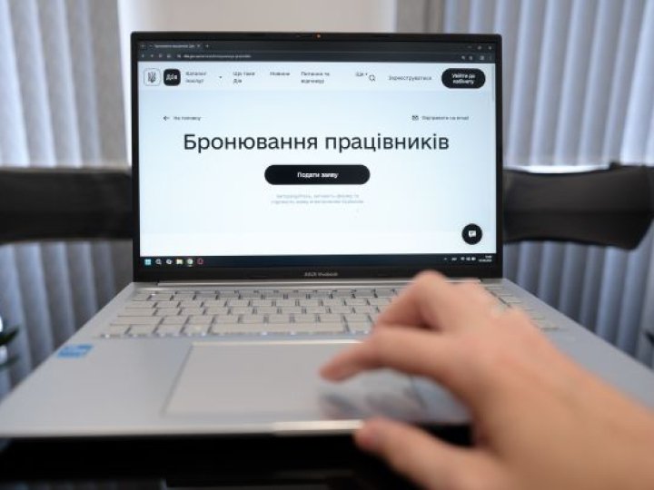 Кабмін готує зміни у бронюванні, але взяв 5 днів на доопрацювання