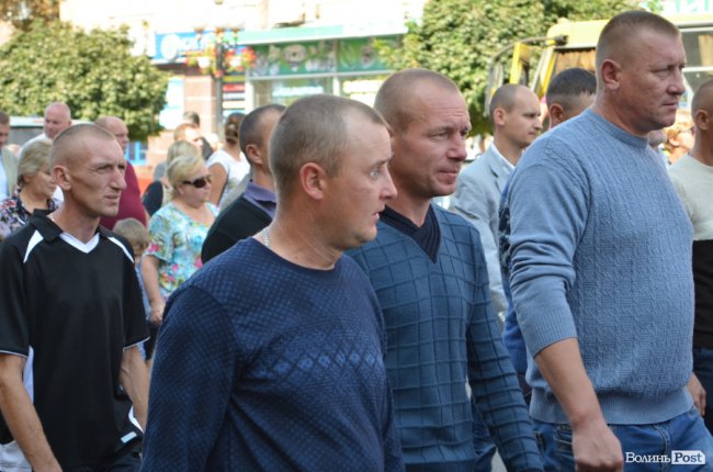 «Був сміливим, добрим і завжди допомагав»: у Луцьку попрощалися з Героєм Юрієм Лавренчуком. ФОТОРЕПОРТАЖ