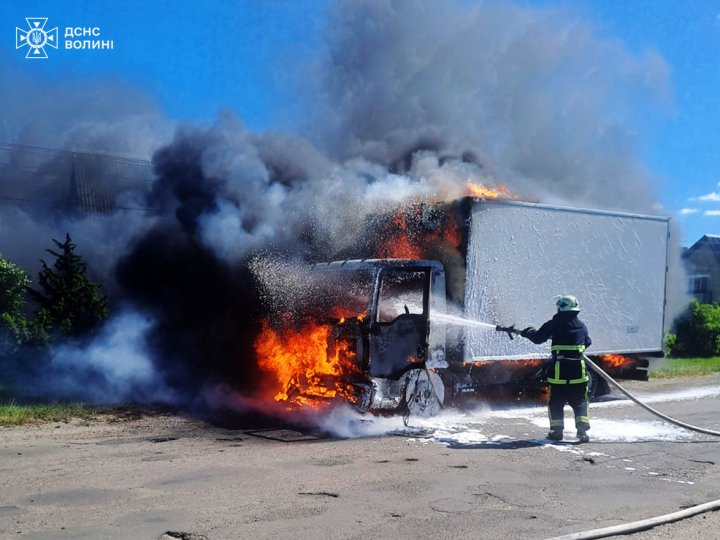 Пожежі на Волині: горіли трава, житловий будинок та вантажівка