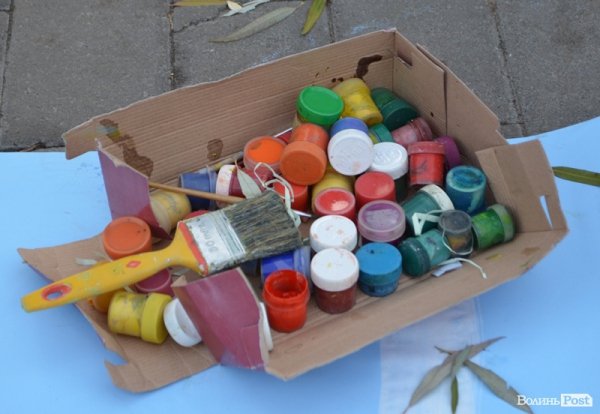 На луцькому Євромайдані – акція художників. ФОТО