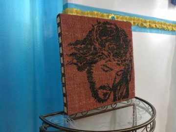 На аукціоні продали унікальну ікону з сірників, аби врятувати маленького волинянина