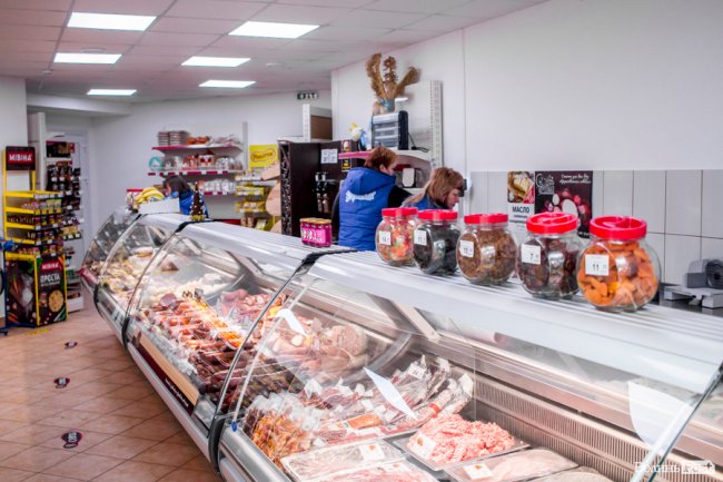 Смачні подарунки та знижки: міні-маркет «УгринівМолоко» відсвяткував дворіччя. ФОТО*