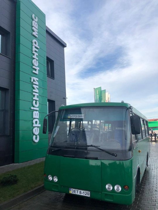 У луцькому сервісному центрі МВС вперше зареєстрували електробус. ФОТО