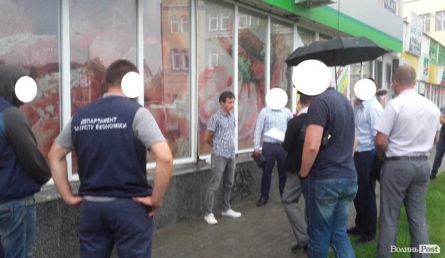 У Луцьку посеред вулиці затримали чоловіка