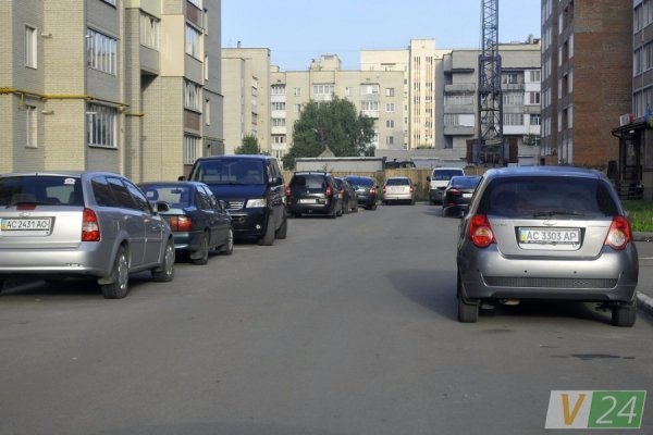 «Автоколапс» у луцьких дворах