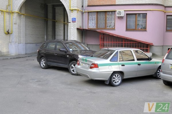 «Автоколапс» у луцьких дворах