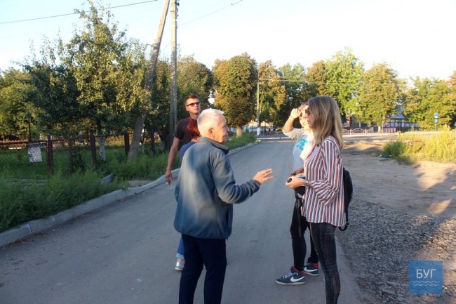 Мешканці Нововолинська відстоюють свою вулицю, яка руйнується через будівництво парковки