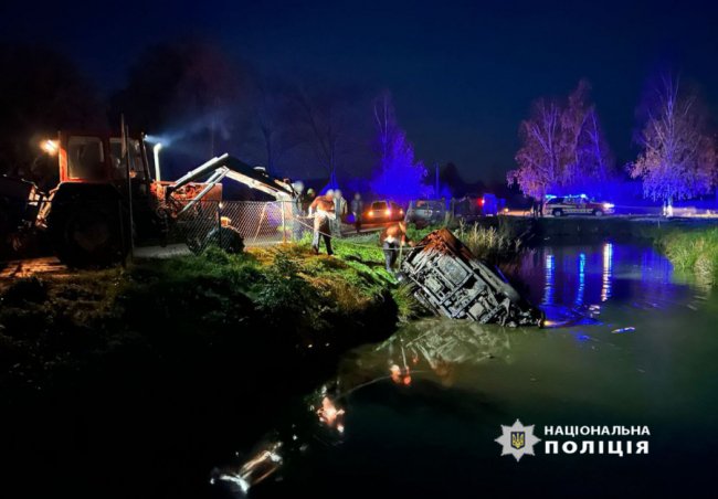 На Волині позашляховик в’їхав у ставок: двоє людей загинули