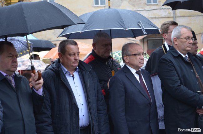 «Їхні душі нарешті знайшли спокій», - у Луцьку перепоховали рештки розстріляних в'язнів