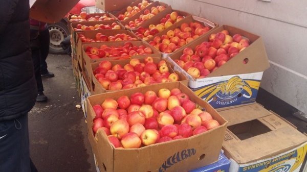 У Луцьку правоохоронці припинили стихійну торгівлю. ФОТО