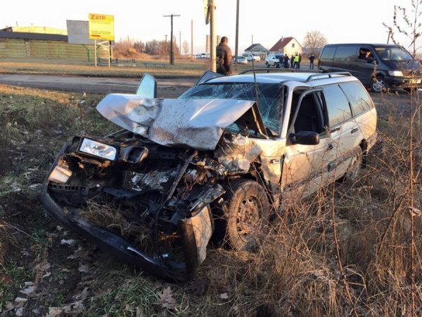 Під Володимиром ДТП: Volkswagen врізався у Renault. ФОТО