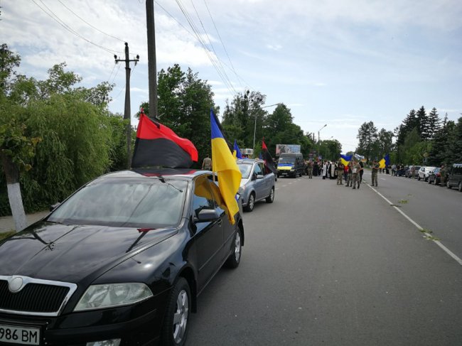 Прикрив собою побратимів: на Волині попрощалися з Героєм Миколою Жуком