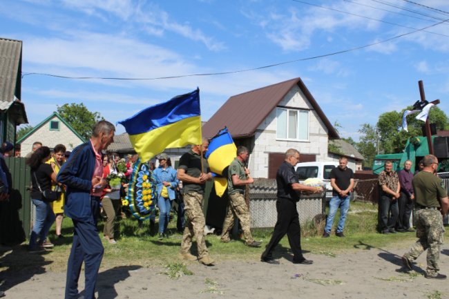 Прикрив собою побратимів: на Волині попрощалися з Героєм Миколою Жуком