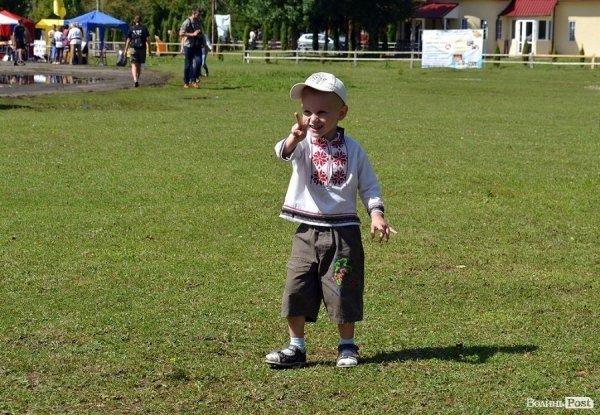 Діти  і «Бандерштат». ФОТО