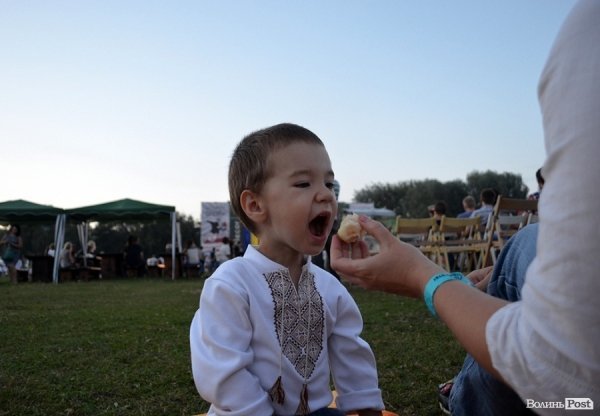 Діти  і «Бандерштат». ФОТО