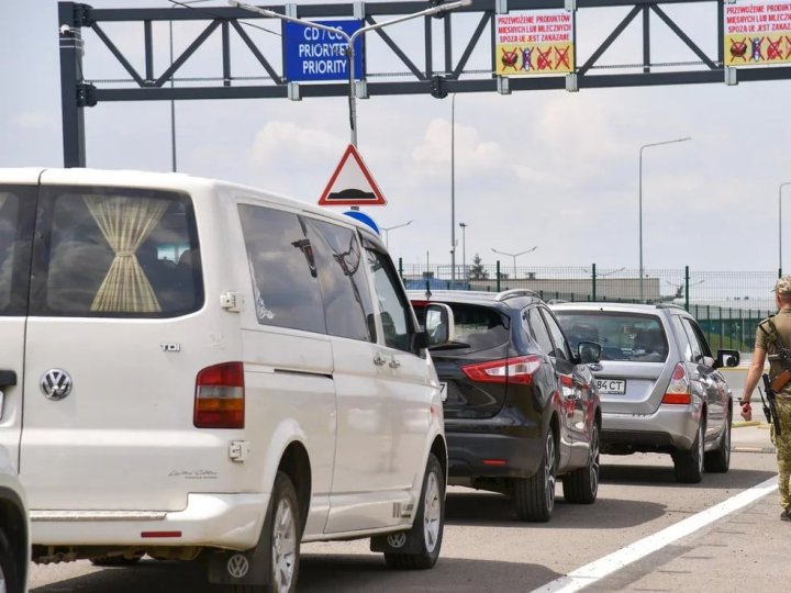 Понад 10 тисяч українців віком 18-22 приїхали до Польщі після дозволу на виїзд