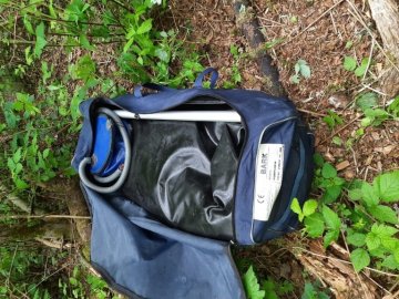 Заховав у кущах гумовий човен: на Волині прикордонники затримали контрабандиста. ФОТО