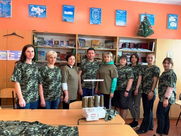 «Спочатку ми купили оверлок». Як дві сільські школи на Волині стали шити військову амуніцію