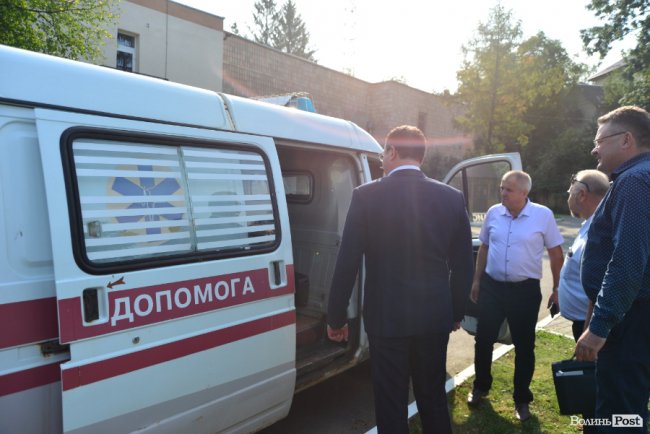 Волинській «швидкій» подарували новий автомобіль. ФОТО