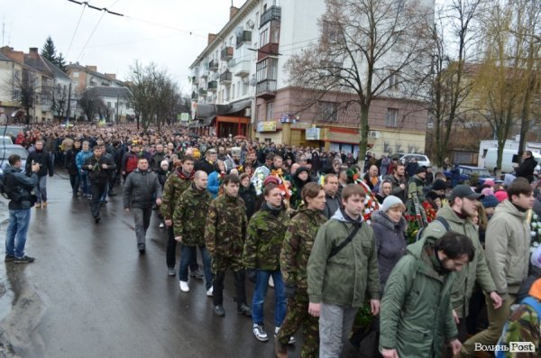 «Герої не вмирають!», – у Луцьку провели в останню путь майданівця. ФОТО. ВІДЕО