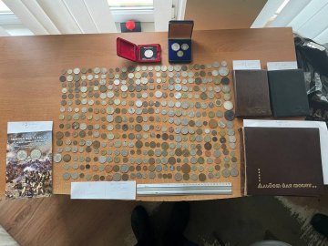 На «Ягодині» затримали чоловіка, який намагався вивезти з України колекцію рідкісних монет